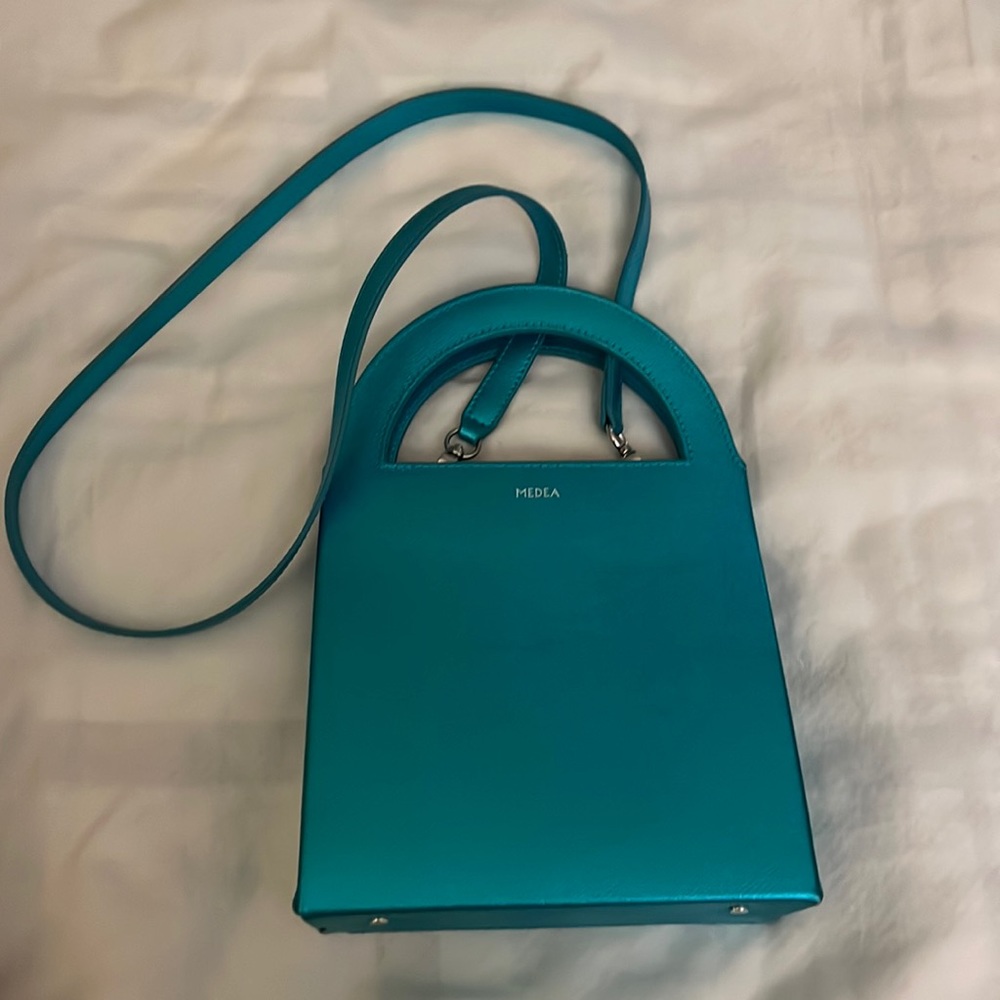 Medea crossbody with removable strap